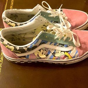 Men’s sz 9 Mickey Mouse themed vans